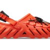 クロックス エコー リフレクティブ クロッグ “オレンジ ブラック” 210004-84J
