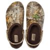 Crocs クラシック ラインド リアルツリー エッジ クロッグ “ブラウン” 205377-280