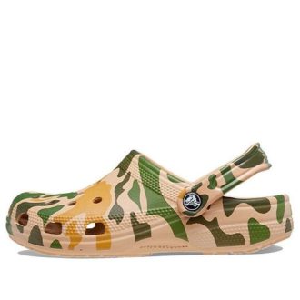 Crocs クラシック プリント カモ クロッグ “カーキグリーン” 206454-2Y6