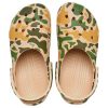 Crocs クラシック プリント カモ クロッグ “カーキグリーン” 206454-2Y6