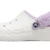 Crocs クラシック バヤ ラインド ファズストラップ クロッグ “ホワイト ライラ” 206633-577