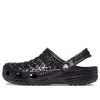 Crocs クラシック メタリック クロックスキン クロッグ “ブラック” 209093-040