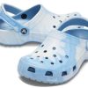 Crocs クラシッククロッグパターン Crocs ユニセックス ブルーサンダル A205453-44O
