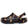 Crocs (GS) クラシック フードプリント クロッグ “ブラックイエロー” 207150-001