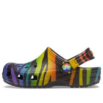 Crocs (GS) クラシック シーズナル プリント クロッグ “ブラック マルチ” 207345-0C4