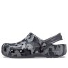 Crocs (GS) クラシック カモ クロッグ “ブラック グレー” 207594-097