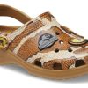Crocs (GS) ジュラシック・ワールド クラシック クロッグ “ブラウンホワイト” 208860-202