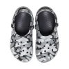Crocs (GS) オフコート プリントクロッグ “グレー ブラック ホワイト” 209150-066