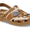 Crocs (GS) ジュラシック・ワールド x クラシック クロッグ “サンド” 208808-202