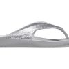 Crocs Kadee II ミニマル コージー スポーツ スリッパ ユニセックス シルバー 207314-040
