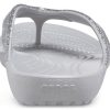 Crocs Kadee II ミニマル コージー スポーツ スリッパ ユニセックス シルバー 207314-040