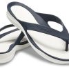 Crocs (WMNS) カジュアル コージー フリップフロップ ディープブルー 204974-462
