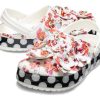 Crocs (WMNS) タイムレス クラッシュ ローズ フローラル ドット クロッグ “ホワイト レッド ブラック” 205372-97D