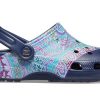 Crocs (WMNS) クラシック クロッグ リバティ ロンドン ビーチ ディープブルー サンダル 206447-410