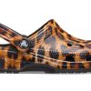 Crocs (WMNS) クラシッククロッグ アニマルプリント ビーチカジュアルサンダル ヒョウ柄 206676-90L
