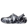 Crocs (WMNS) クラシック ラインド クロッグ アウトドアサンダル “マーブルホワイトブラック” 207180-103