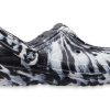 Crocs (WMNS) クラシック ラインド クロッグ アウトドアサンダル “マーブルホワイトブラック” 207180-103