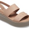 Crocs (WMNS) ブルックリン スタッズ ローウェッジ “コルク マッシュルーム” 209254-2DH