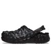 Crocs (WMNS) クラシッククロッグ ラインド ジオメトリックシューズ “ブラック” 210069-001