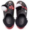 Crocs (WMNS) クルエラ x クラシック ベイ クロッグ “グローリー ライオット” 207400-063