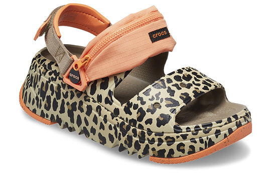 Crocs (WMNS) ハイカー Xscape アニマルサンダル “カーキ レオパード” 208611-2BY Crocs (WMNS) ハイカー Xscape アニマルサンダル “カーキ レオパード” 208611-2BY