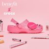 Crocs x Benefit クラシッククロッグ “ピンク” 207550-669