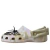Crocs x Casestudy クラシッククロッグ “ホワイトマルチ” 208213