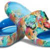Crocs x Disney Stitch クラシックスライド “ブルーマルチ” 209788-4TB