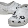 Crocs x Futura Laboratories クラシック クロッグ “パールホワイト” 209622-101