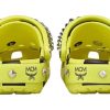 Crocs x MCM カモフラージュプリント クロッグ “ネオンイエロー” MEXCSMM27YN